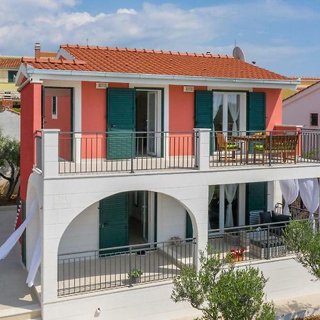 Villa Basic Севид Екстериор снимка