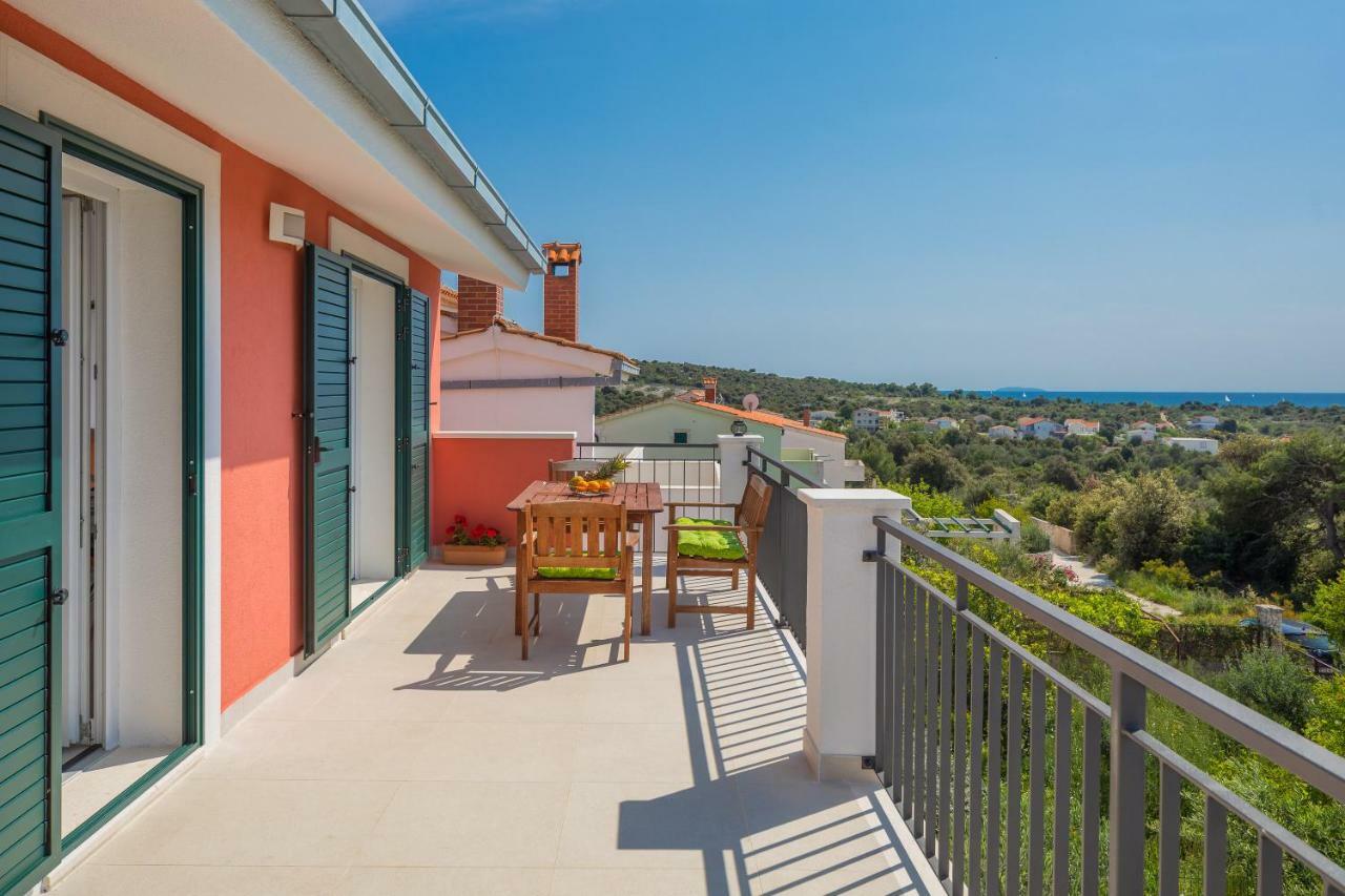 Villa Basic Севид Екстериор снимка