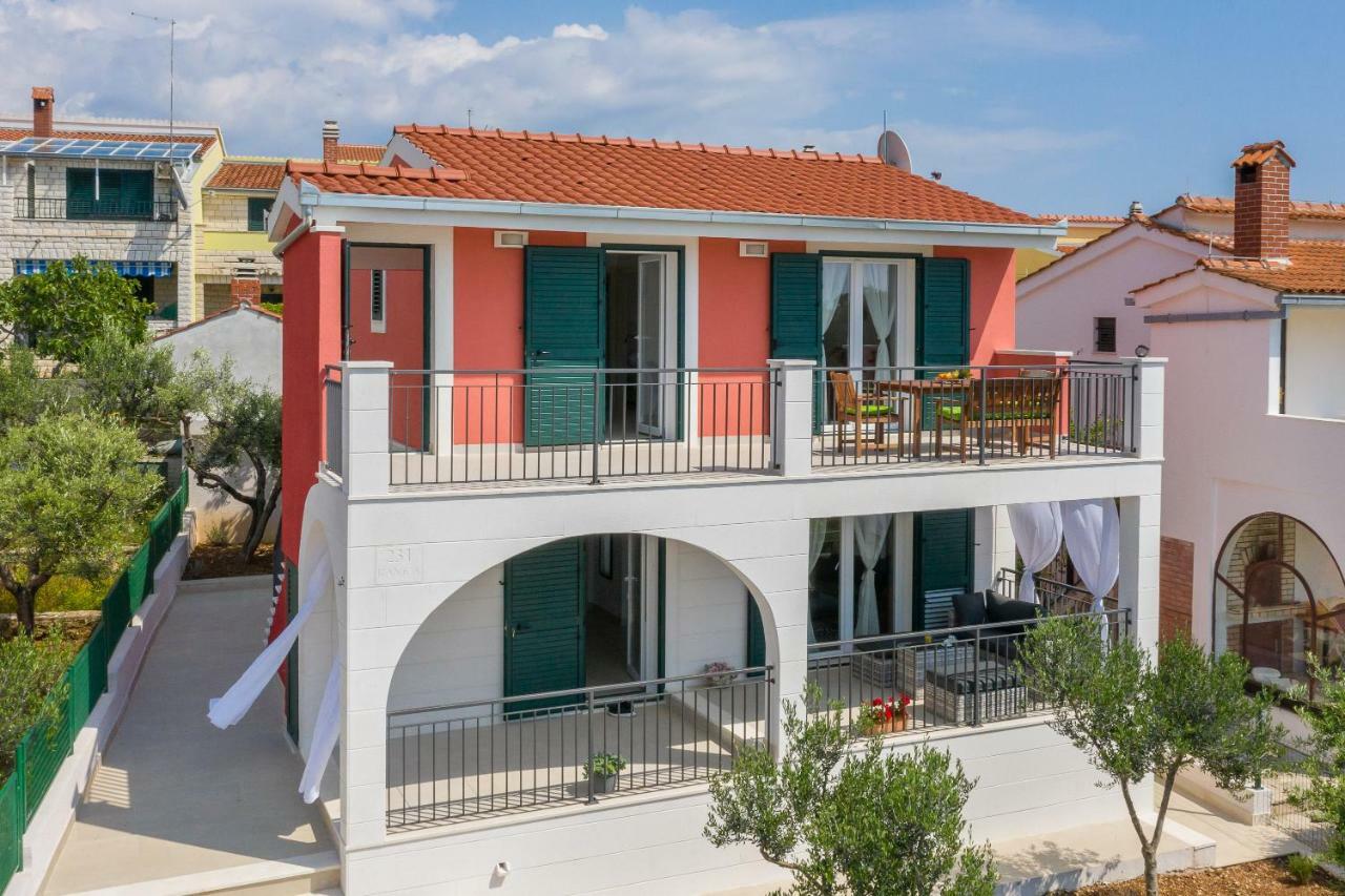 Villa Basic Севид Екстериор снимка