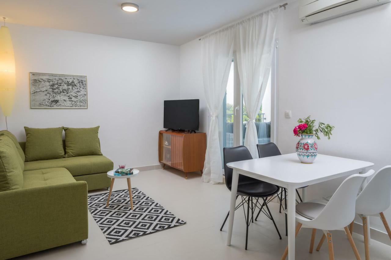 Villa Basic Севид Екстериор снимка