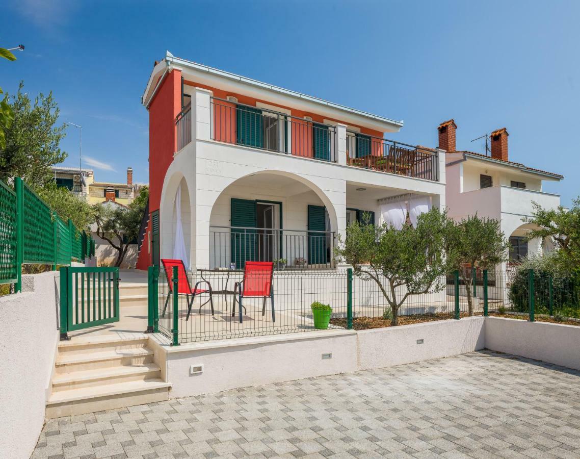 Villa Basic Севид Екстериор снимка