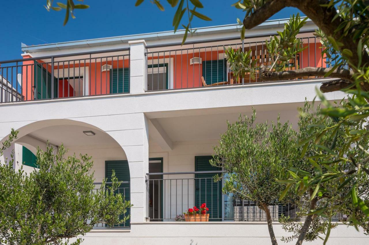 Villa Basic Севид Екстериор снимка