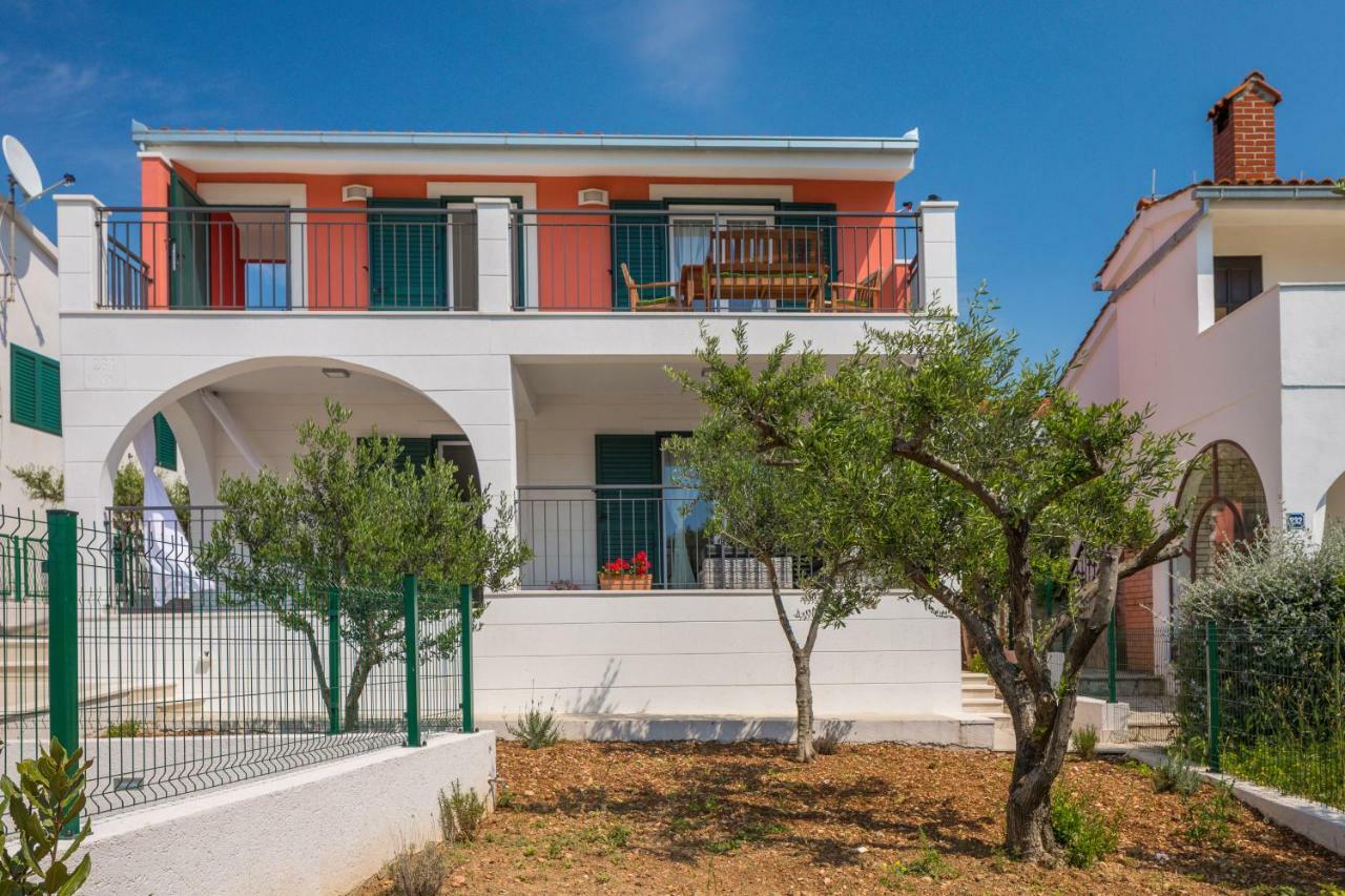 Villa Basic Севид Екстериор снимка