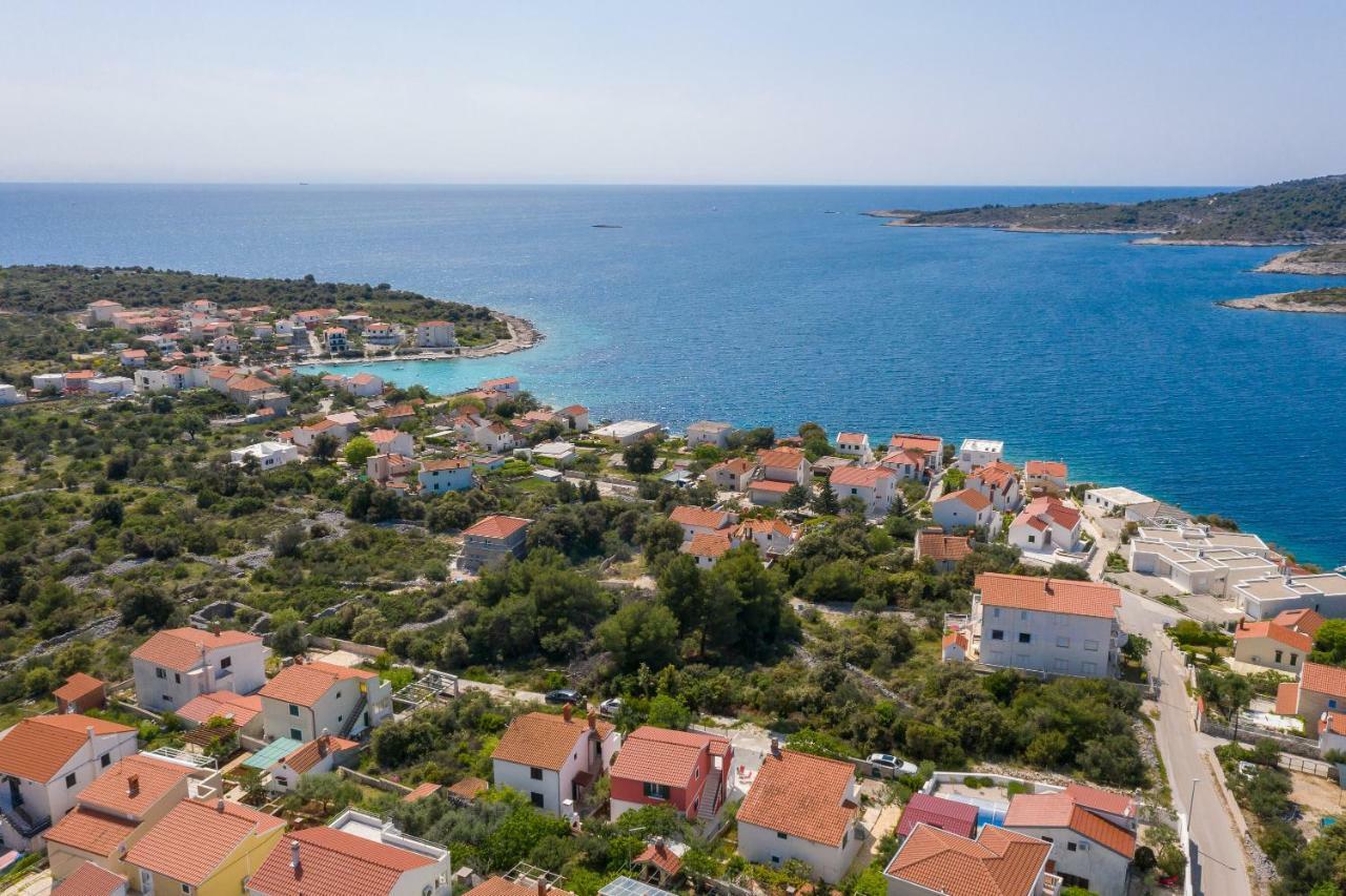 Villa Basic Севид Екстериор снимка
