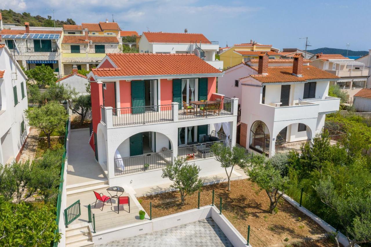 Villa Basic Севид Екстериор снимка